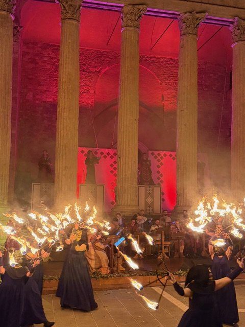 イタリア・ウンブリア州｜中世の装いでパレード！ 春の祭典「カレンディマッジョ（Calendimaggio）」とは？【夢見るパリ】
