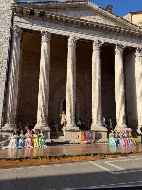 イタリア・ウンブリア州｜中世の装いでパレード！ 春の祭典「カレンディマッジョ（Calendimaggio）」とは？【夢見るパリ】