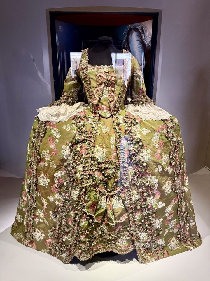 パリ・ガリエラ美術館へ。18世紀のフランスのファッション革命【夢見るパリ】