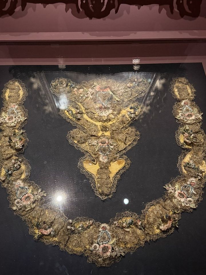 パリ・ガリエラ美術館へ。18世紀のフランスのファッション革命【夢見るパリ】