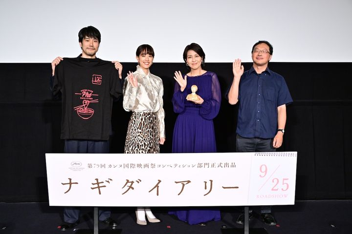 松たか子、松山ケンイチにカンヌ土産“フォーTシャツ”！『ナギダイアリー』舞台挨拶で爆笑