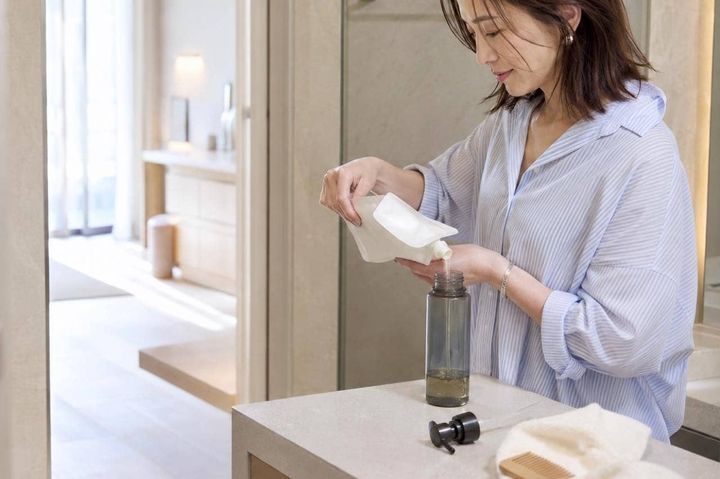 シャンプーの詰め替え、ボトルは毎回洗う？意外と知らない“正しい交換ルール”