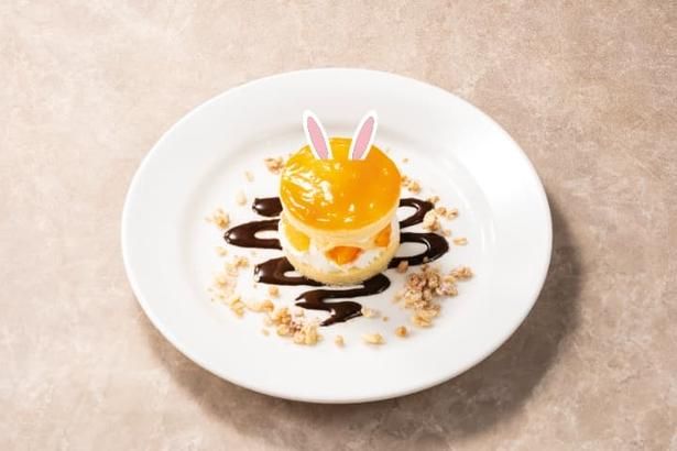 「オレンジのショートケーキ～マンゴーソースで月に見たてて」。ふんわり食感のショートケーキ仕立てに、芳醇なマンゴーソースとチョコレートソースが贅沢な一体感を演出