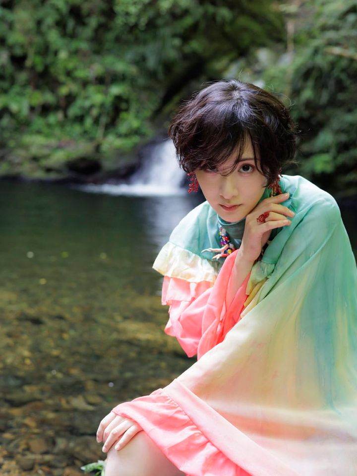 生駒里奈写真集『ルリカケス』 撮影：青山裕企 ワニブックス刊