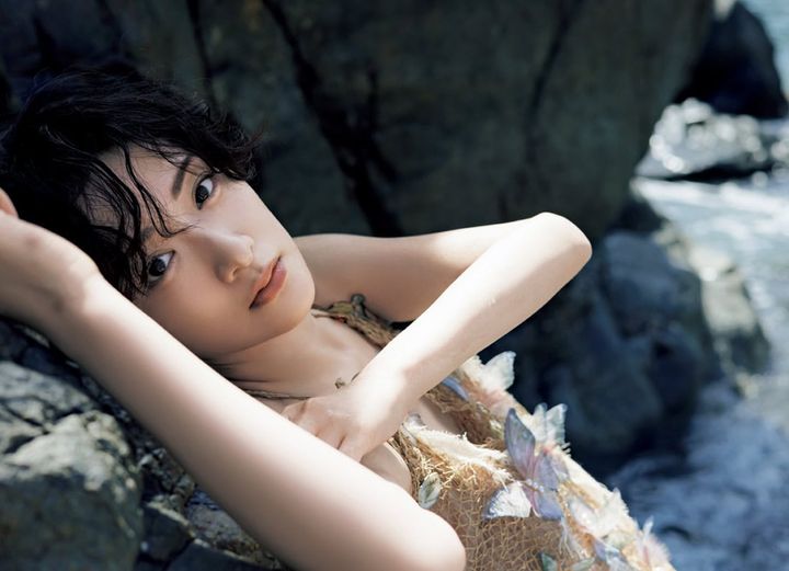 生駒里奈写真集『ルリカケス』 撮影：青山裕企 ワニブックス刊