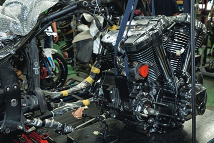 ヒトづくりとモノづくりづくりの拠点「レッドバロンの本社工場」