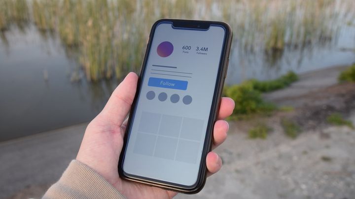 インスタのおすすめ表示の仕組みと基準