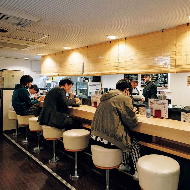 福岡〈中華そば 月光軒〉店内