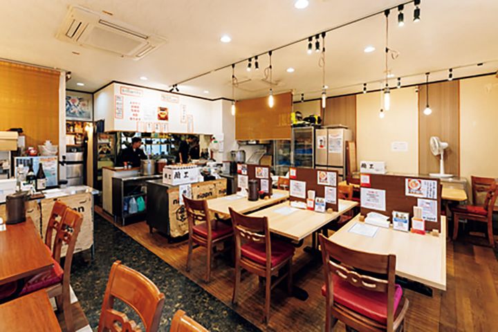 福岡〈麺や よかやす〉店内