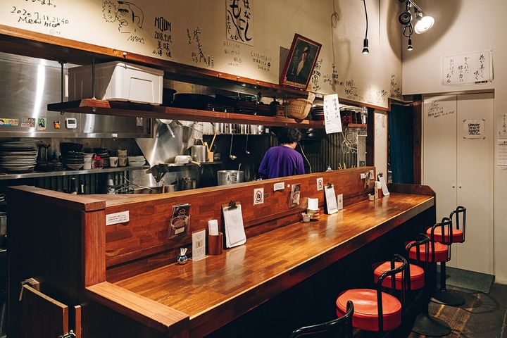 福岡〈麺道はなもこし〉店内