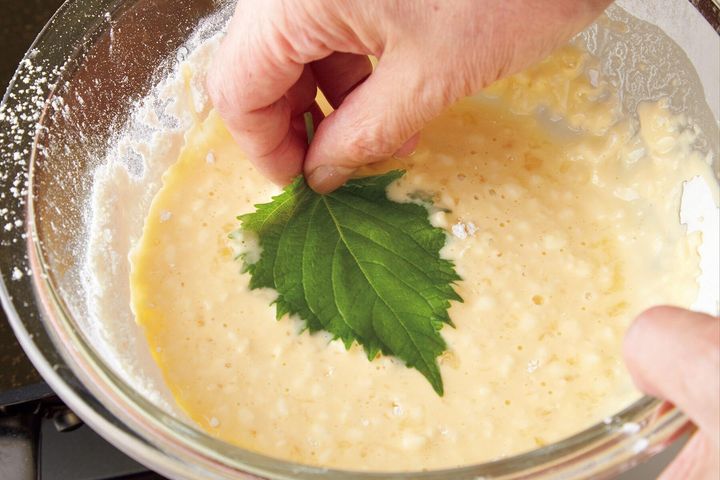 野菜を揚げる