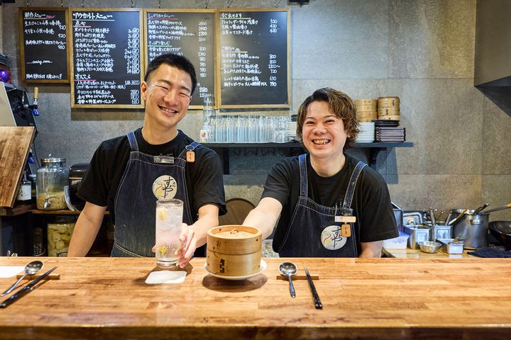 店長・須田智尋さん（右）と代表・安元晋吾さん（左）