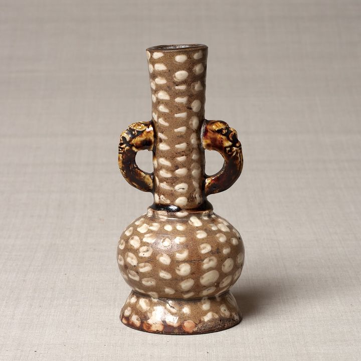 飴釉白打双耳仏花器 壺屋