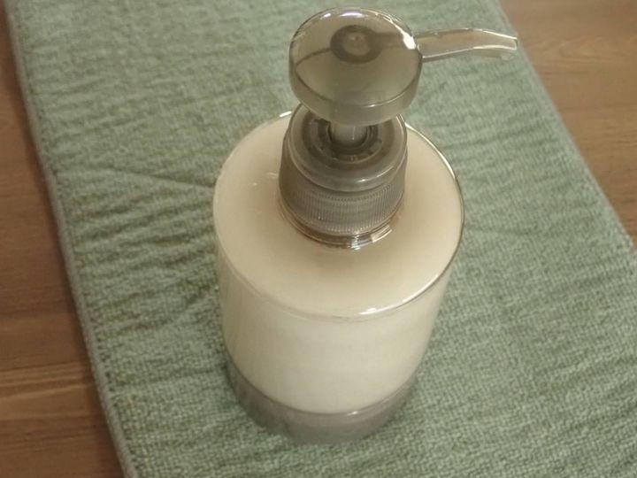 ダイソー：1dp 残さず使えるエコボトル