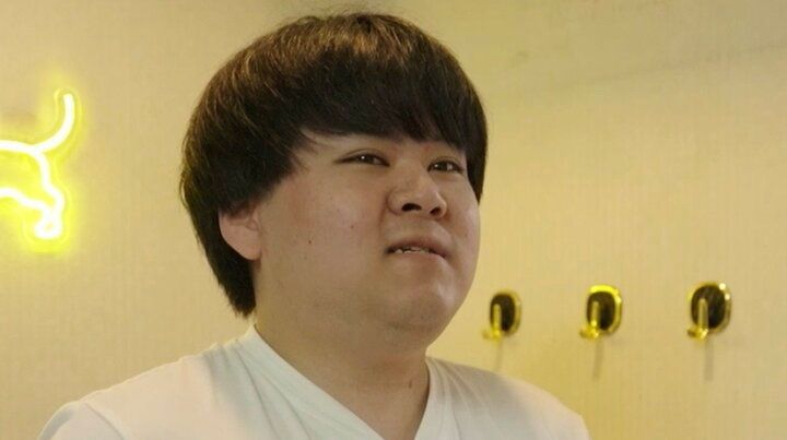【写真・画像】小遣い月5万円の22歳“幼卒”男性、ゲームルームに漫画や動画サブスクまで …13年で作り上げた部屋を“卒業”「ひきこもりから強い男に」 1枚目
