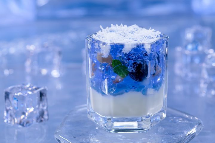 氷柱のジュレ バタフライピーティーとブランマンジェ