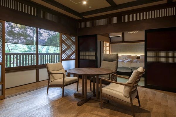 【群馬県みなかみ町】温泉旅館「御宿 庄屋」がリニューアル。家具ブランドMASTERWALが家具選定などを担当
