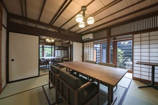 【群馬県みなかみ町】温泉旅館「御宿 庄屋」がリニューアル。家具ブランドMASTERWALが家具選定などを担当