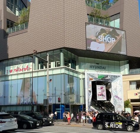 【東京都渋谷区】「rolarola」の日本初公式店舗・表参道店で、NiziUを迎えたプロモーション実施！