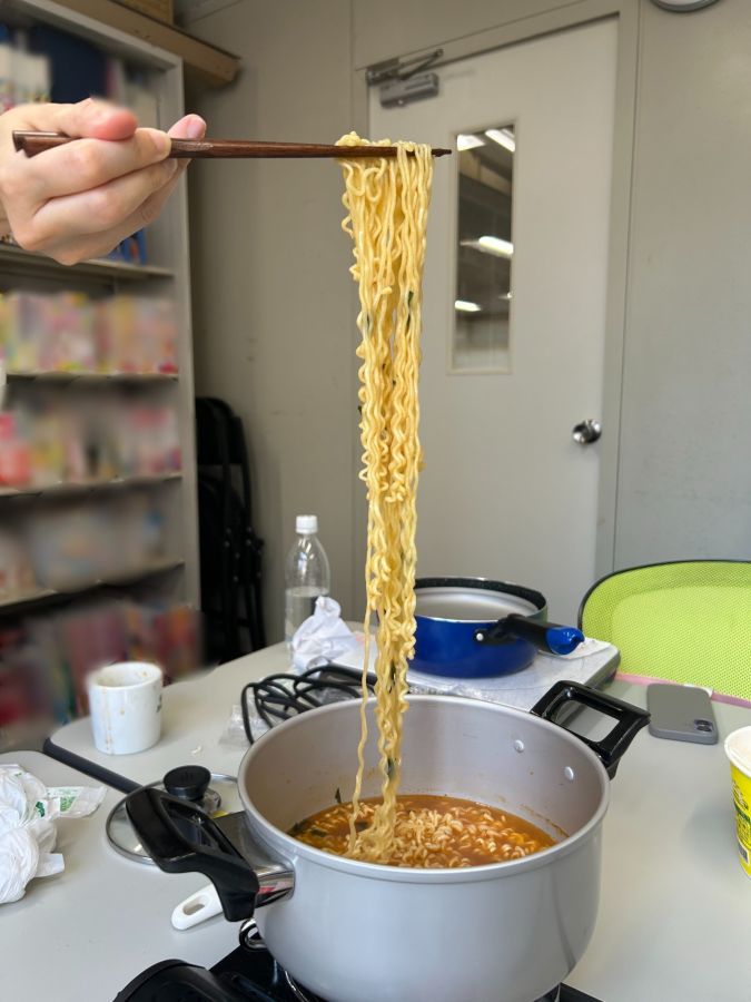 麺はものすごく長く、最後までスープとよく絡んで美味