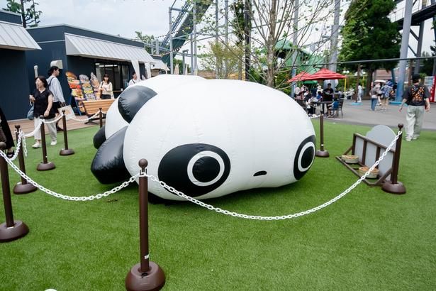 富士急ハイランド内には、サンエックスのキャラクターのバルーンが展示されている