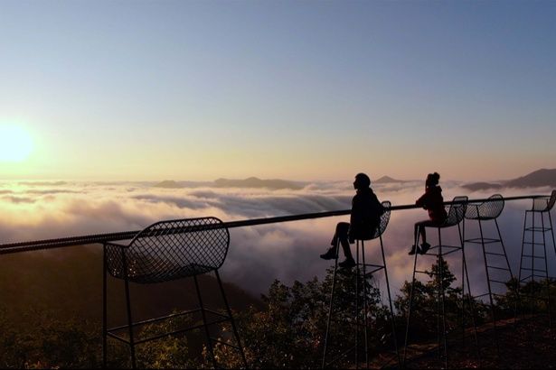 Cloud Bar(クラウドバー)で眺められる朝日と雲海景色