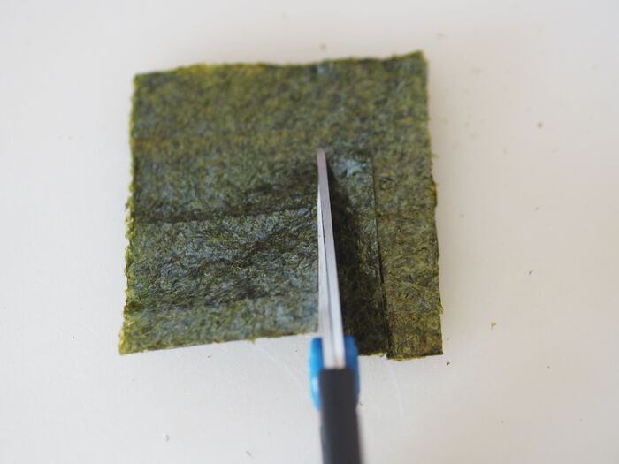 【お弁当にぴったり】一度に2種類の具が作れる！？一口サイズで食べやすい『ミニ三角おにぎり』の作り方