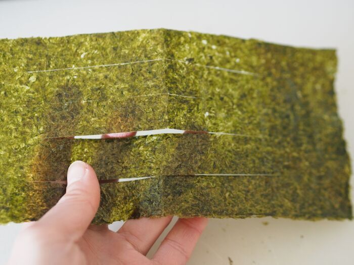 【お弁当にぴったり】一度に2種類の具が作れる！？一口サイズで食べやすい『ミニ三角おにぎり』の作り方