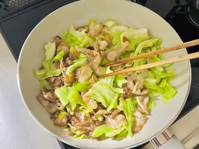 『豚こま肉』を炒めても硬くならない裏ワザ！ほぐす手間も省けてめっちゃラク～♡