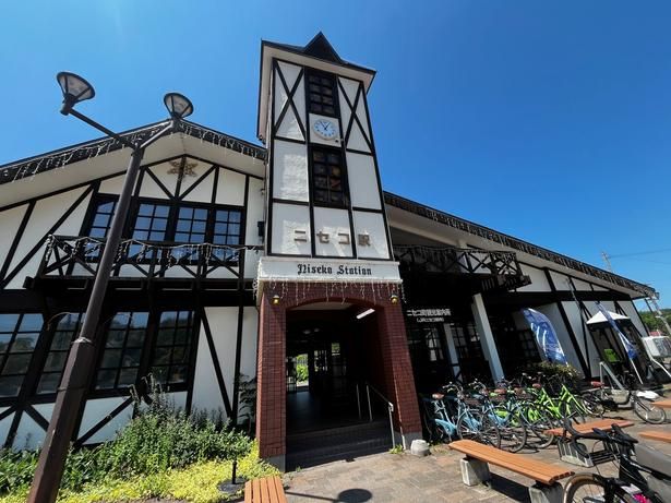 「JRニセコ駅」は函館本線の駅。駅前には温泉もある