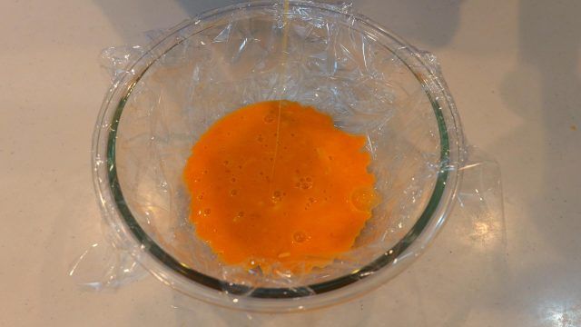 ボウルに入れた卵液