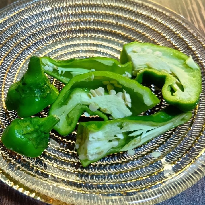 こちらは、万願寺とうがらしの断面ですっ！