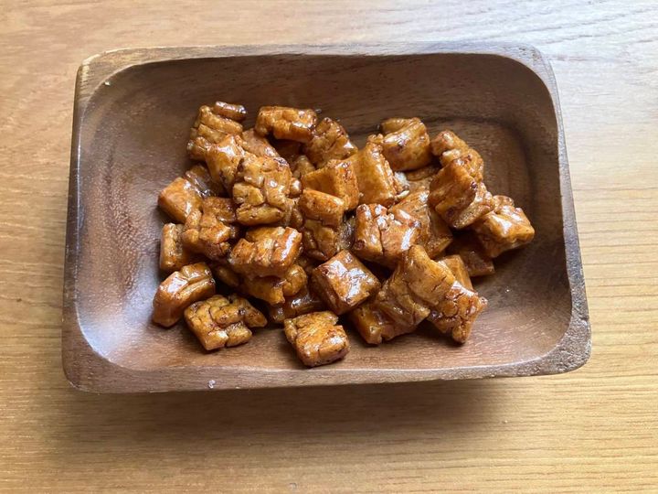 セリア：たぶん日本一堅いあられ(醤油味)