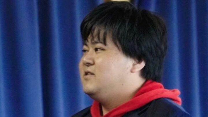 【写真・画像】22歳“幼卒”男性、13年ぶりの“勝負服”にジョージ「いいんじゃない？」 1枚目