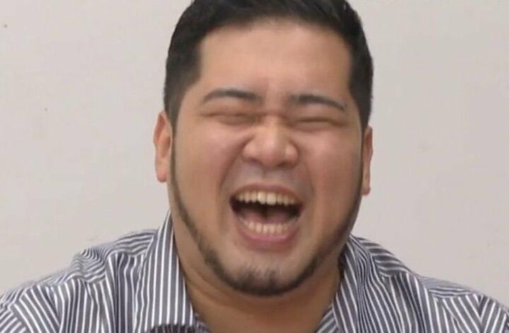 【写真・画像】茂手木シェフ、黒すぎる写真に人気芸人らも爆笑「黒すぎ！！」「おもろ」「どっちが顔？」 1枚目
