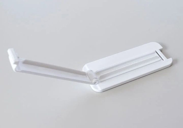 白いチューブしぼり（バス用マグネット）を広げた状態