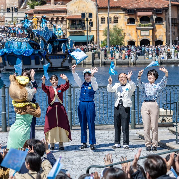 陸上から25周年の祝祭に加わるキャスト