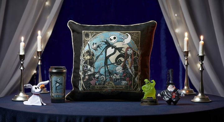 「Disney stanDs」のジャックやサリーのぬいぐるみとクッション