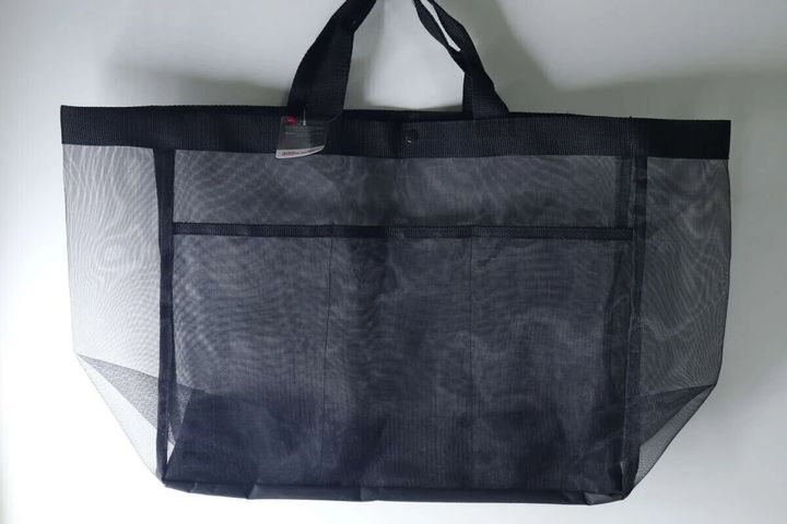 ダイソーの黒いBIGメッシュトートバッグの全体像