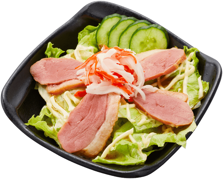 合鴨ロースサラダの盛り付け
