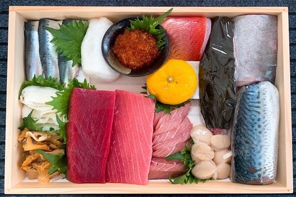 【静岡県熱海市】熱海の貸別荘43施設で、出張シェフの本格コース料理が楽しめるサービスを開始