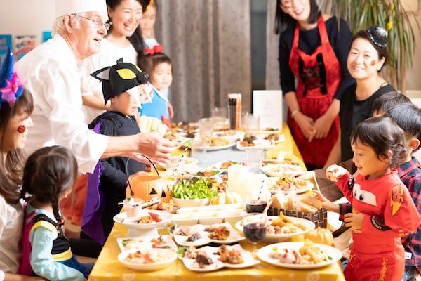 【静岡県熱海市】熱海の貸別荘43施設で、出張シェフの本格コース料理が楽しめるサービスを開始