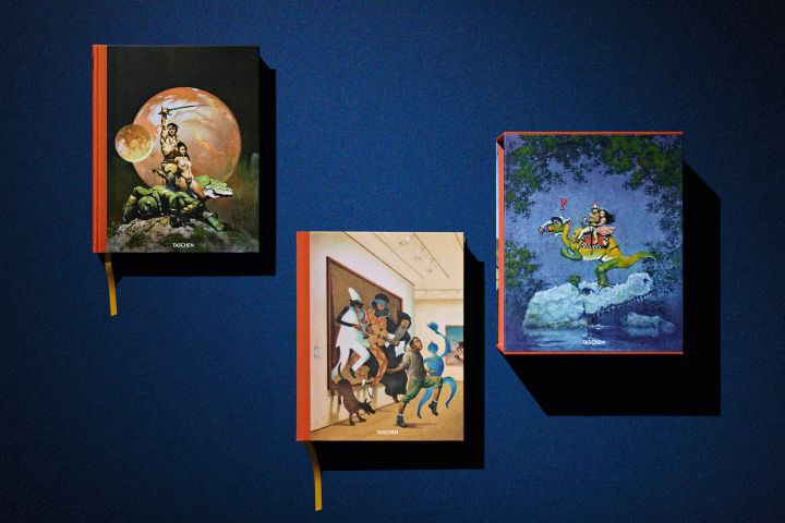TASCHEN公式図録・第1巻・第2巻と青いケースを並べた写真