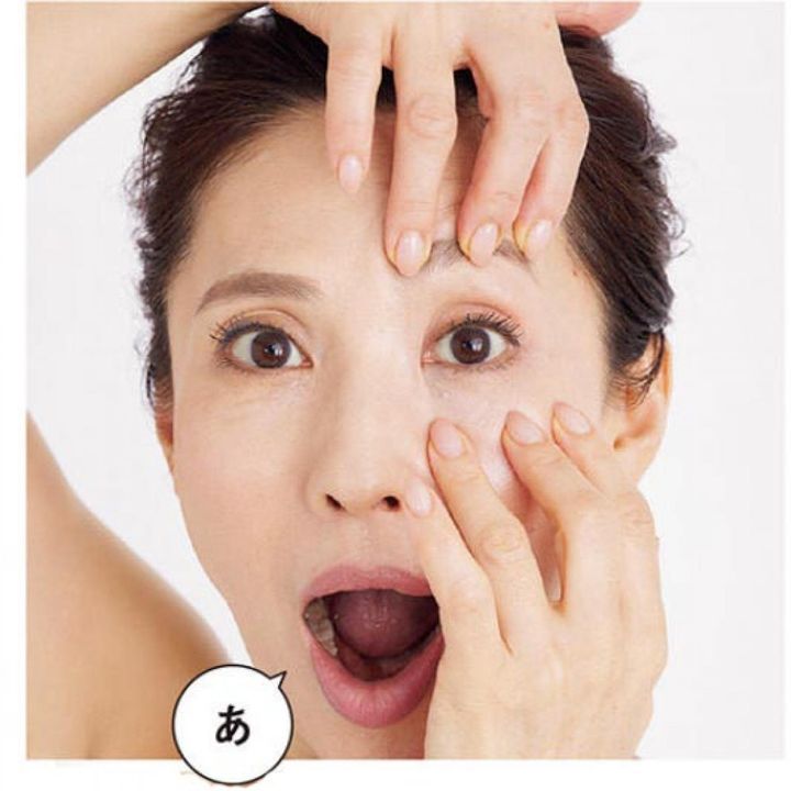 指の腹で少し圧を加えて、上下に押し広げるようにし、口を大きくあけて「あうあう」と3回言います。