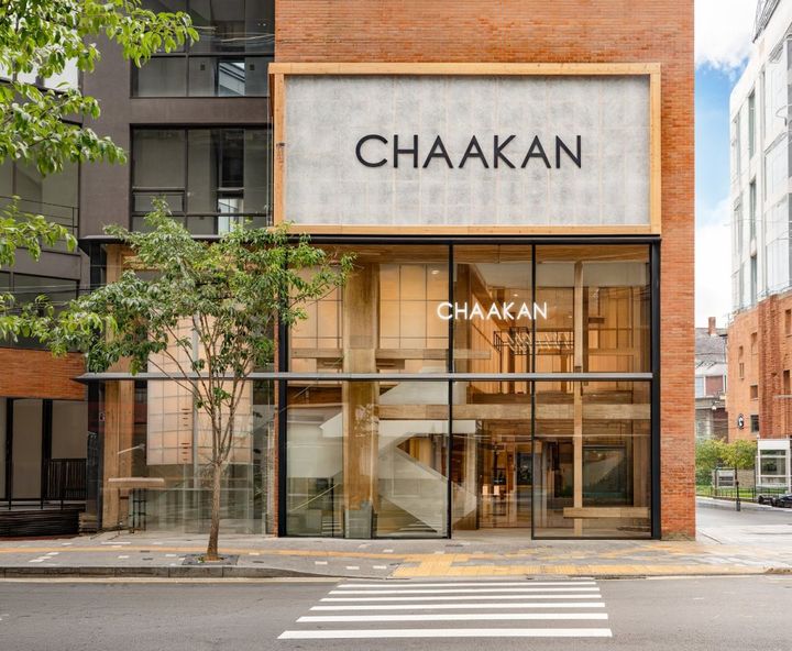 韓屋がモチーフのレトロモダンな外観／提供：Chaakan Shoes 聖水店