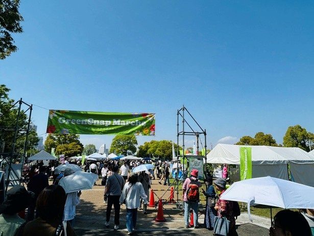 山下公園のおまつり広場でにぎわう「GreenSnap Marche」の会場