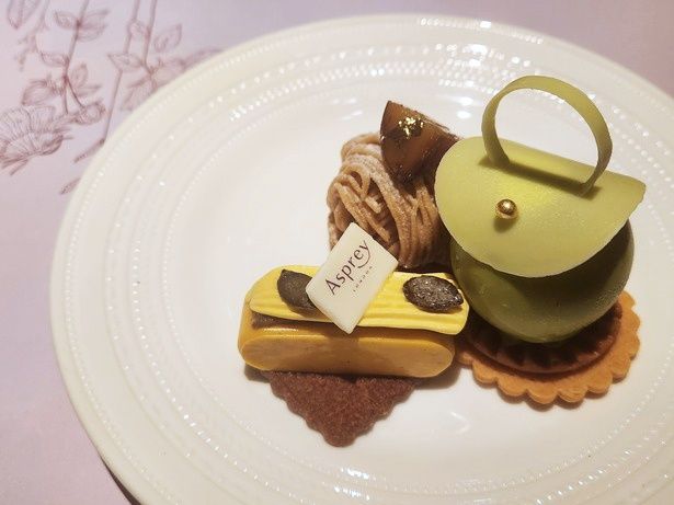 「クリーミーな緑茶パンナコッタと焙煎米茶のジャンドゥーヤ」、「スパイスが香るパンプキンとクリームチーズのムース カカオニブのサブレ」、「栗のモンブラン バニラシャンティー」