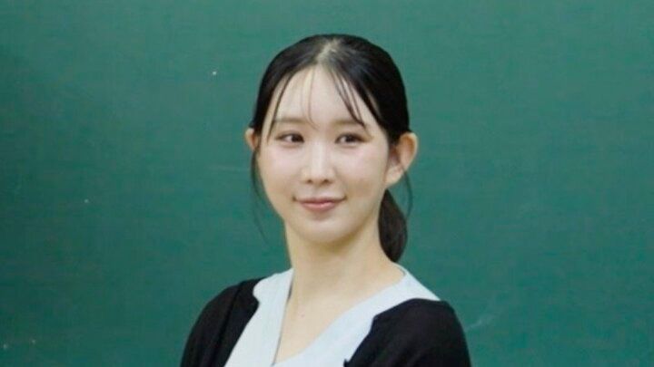 【写真・画像】“171cm”スタイル抜群看護師、勤務姿から一変のぴったりニット姿に「美人すぎる」「マジでかわいい」 1枚目