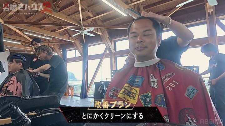 【写真・画像】31歳子供部屋おじさんの劇的イメチェンに「支配人」「CEO感」の大反響 プロ仕立てのオーダースーツが「似合ってる」「悪役俳優にいそう」 2枚目