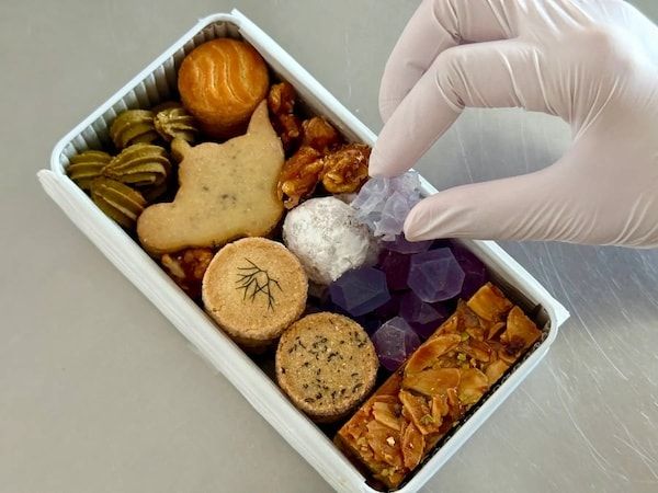 うつわと焼き菓子の店「うみとじかん」大分の素材を生かしたクッキー9種入り缶を発売